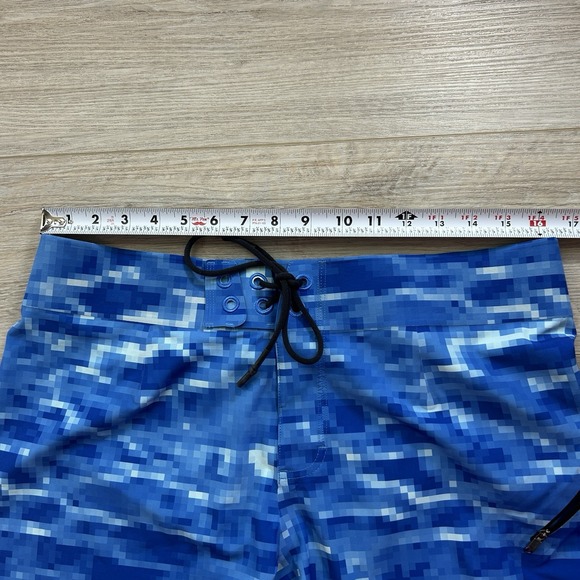 Lululemon El Current Board Shorts Mens 34 Blue Pixel Print Swim Trunks Zip - Picture 6 of 9